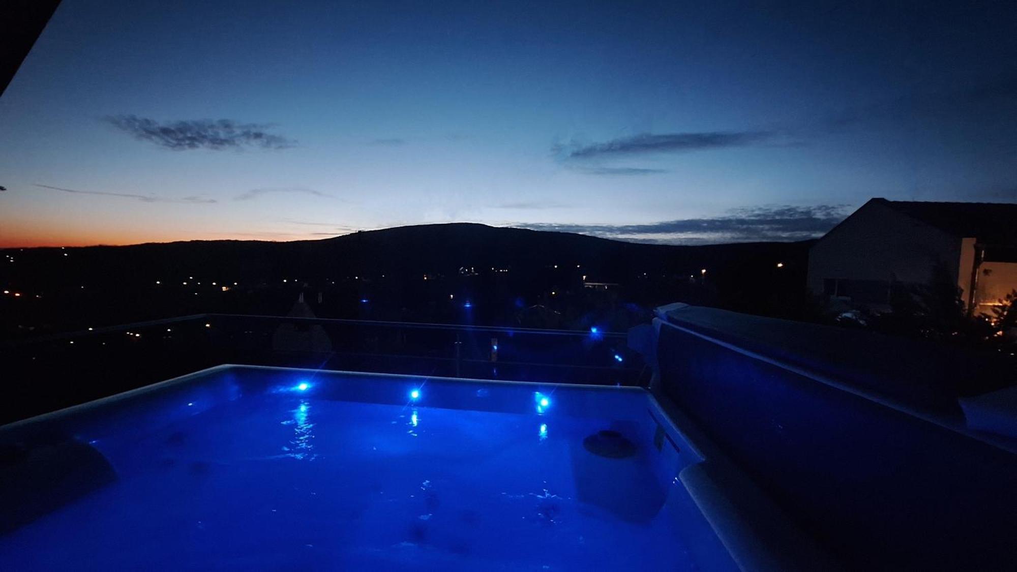 Hillside Cottage Pecs Bagian luar foto