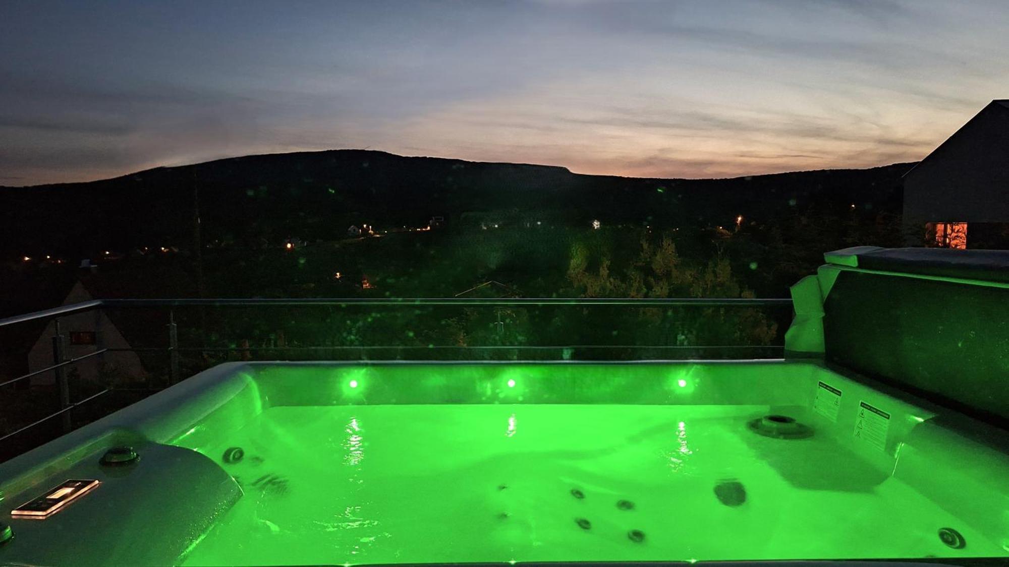 Hillside Cottage Pecs Bagian luar foto