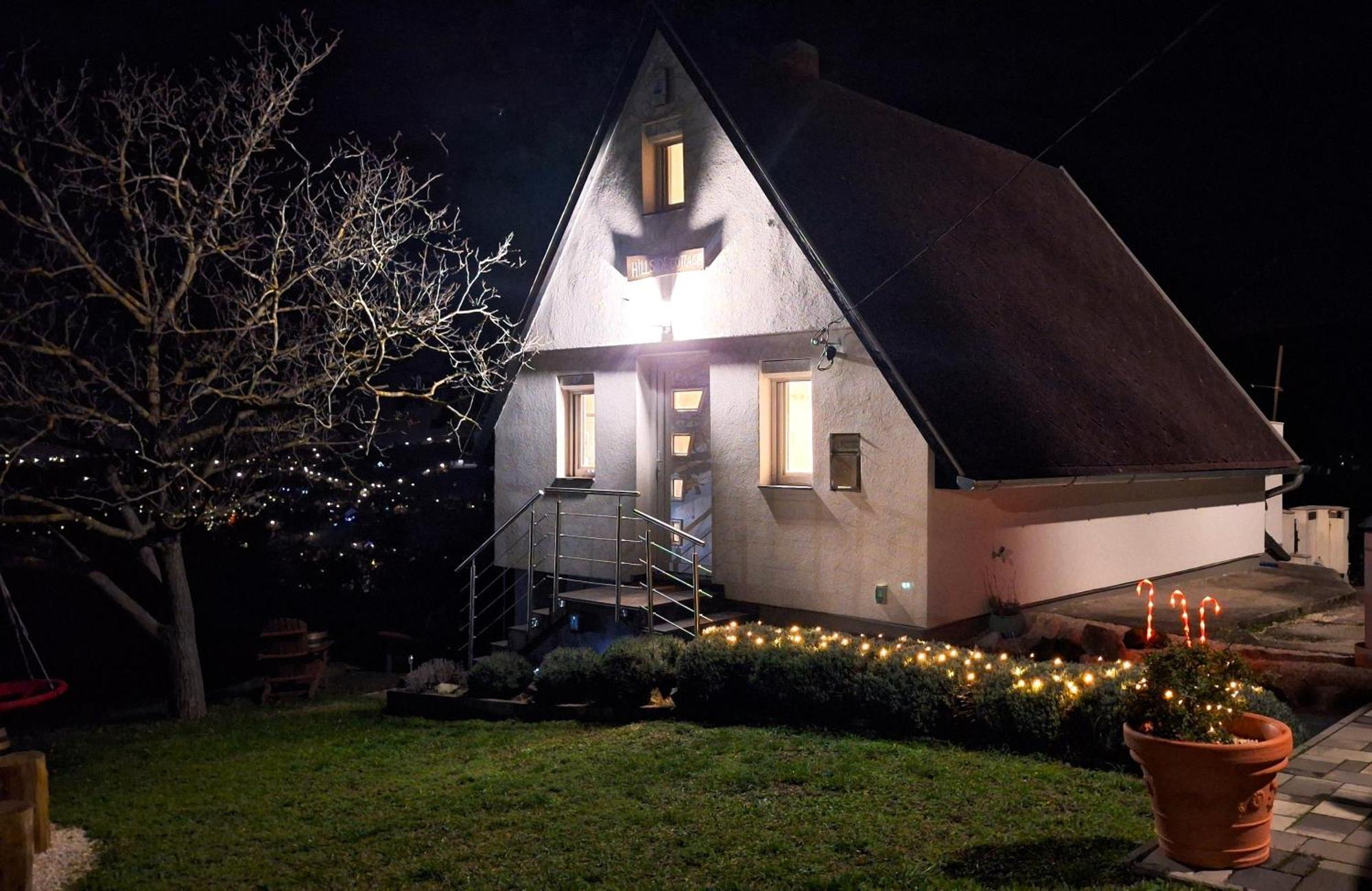 Hillside Cottage Pecs Bagian luar foto