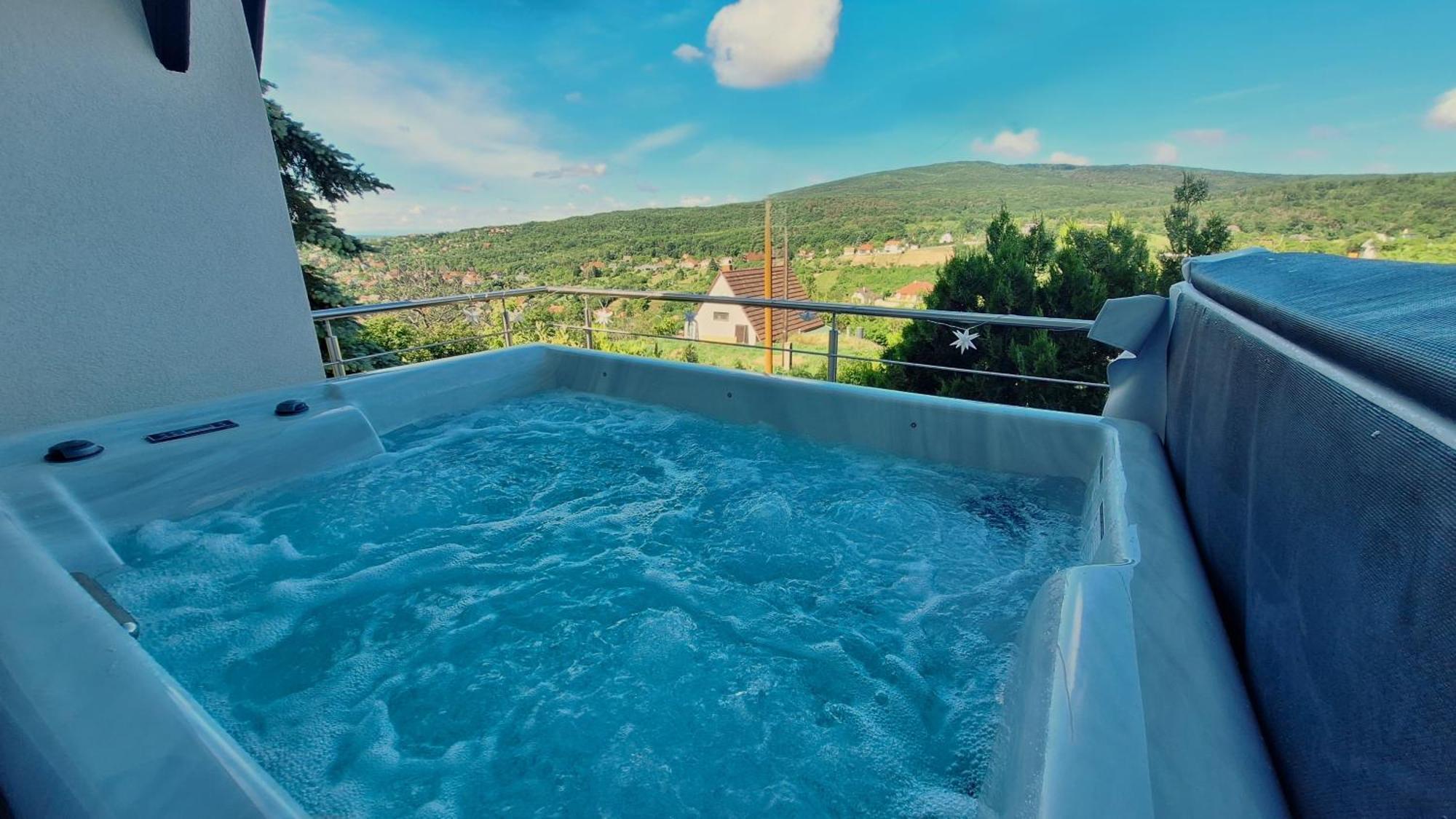 Hillside Cottage Pecs Bagian luar foto