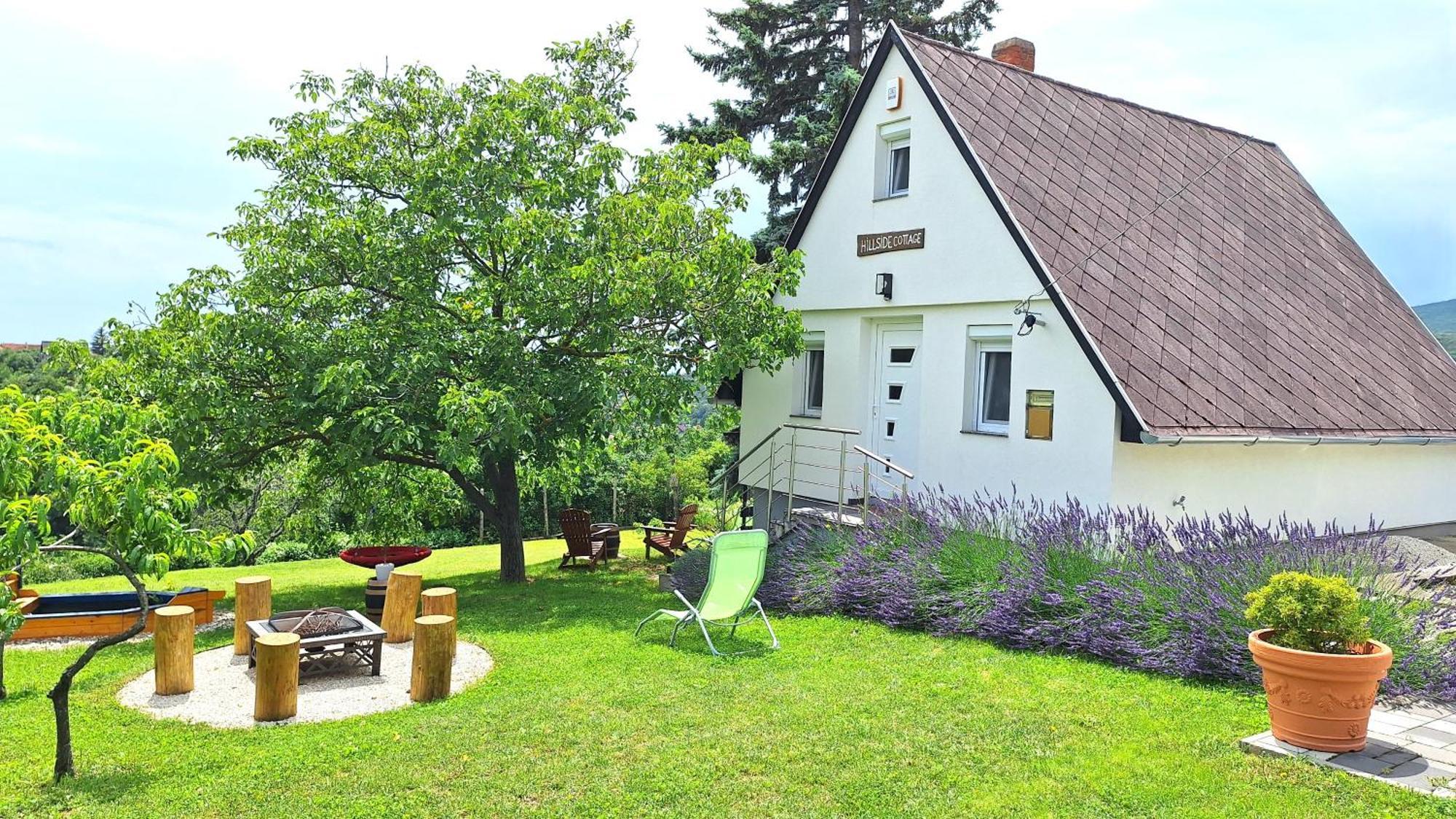 Hillside Cottage Pecs Bagian luar foto